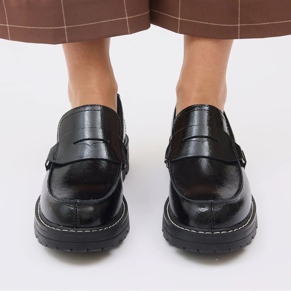 SOREL Revel Ave Loafer Shoe in Black Leather Lug Sole Women's Size 7.5